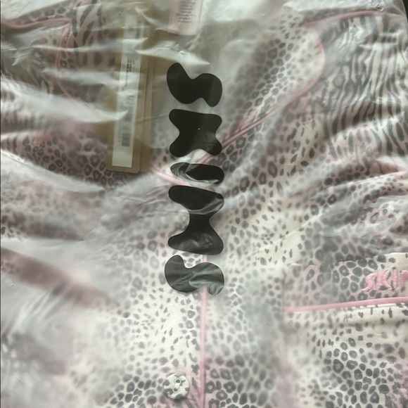 ⭐️Host Pick⭐️ SKIMS Sleep Long Sleeve Pajama Set Bloom Mini Multi Animal S NWT - Picture 8 of 8